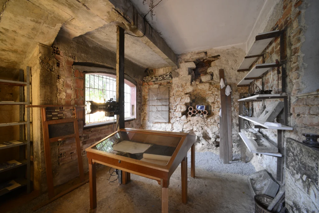 Estação de Escuta e Espreita - Imagem 38