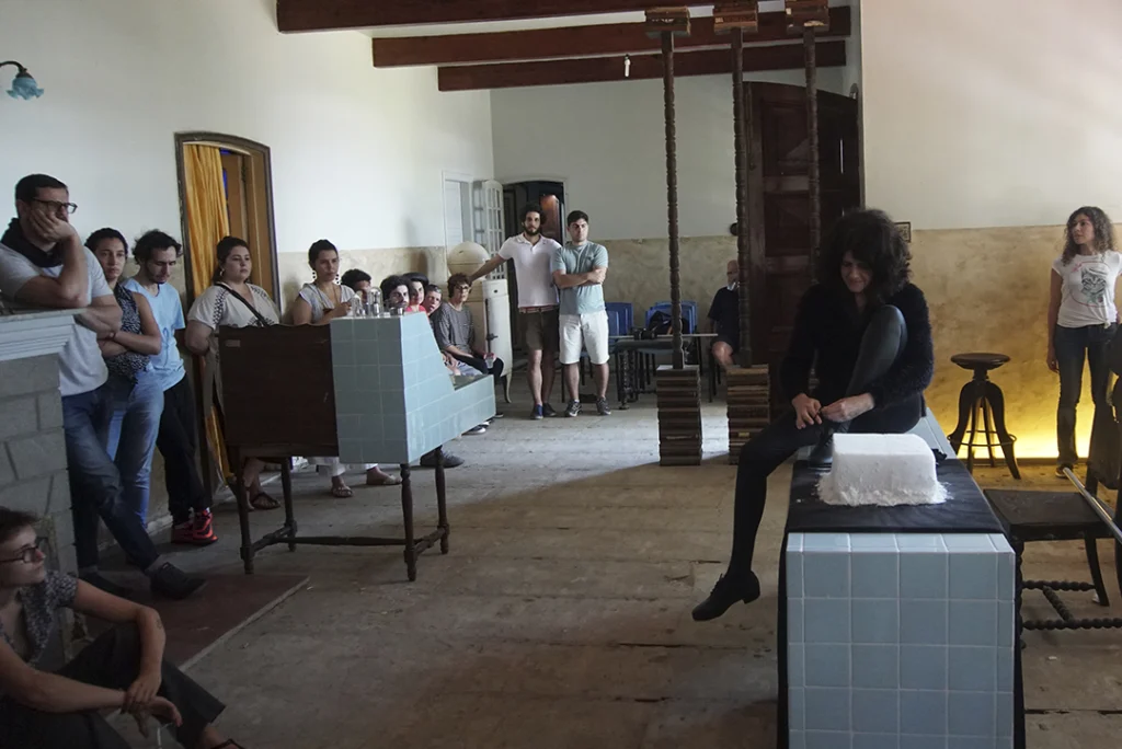 Estação de Escuta e Espreita - Galeria Auxiliar 13